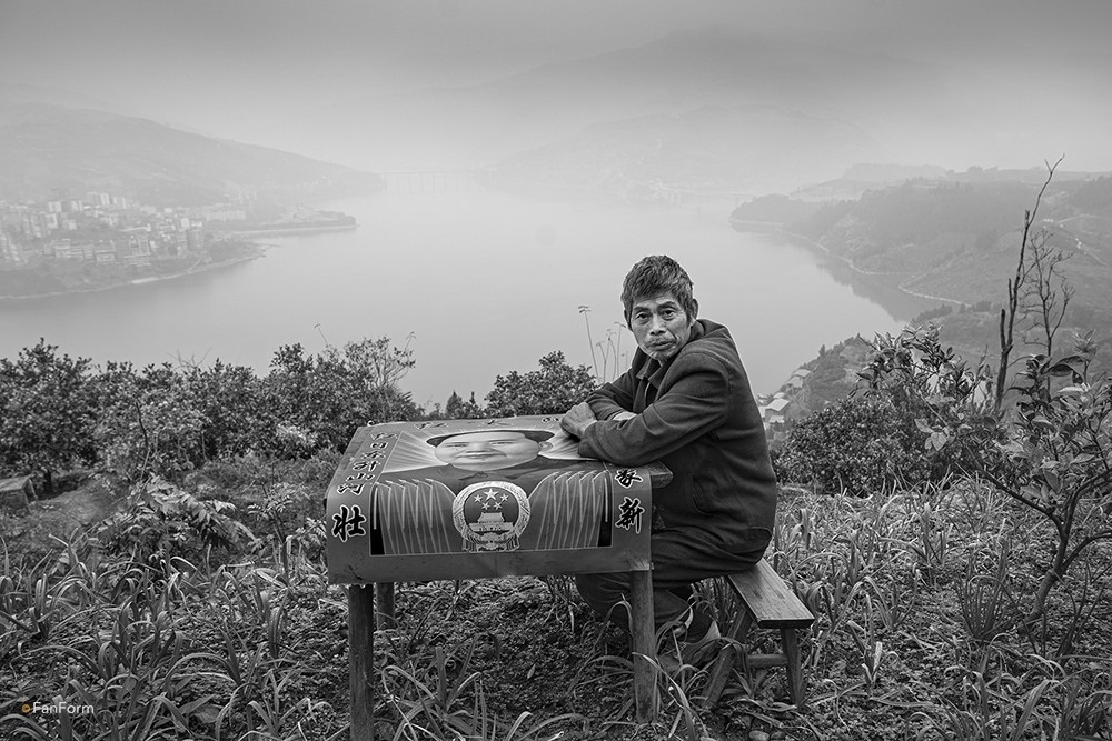 People Living Along the Yangtze River by Li Fan Ⅲ