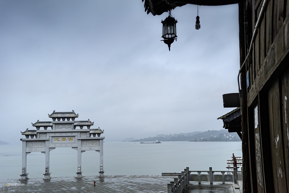 People Living Along the Yangtze River by Li Fan Ⅴ